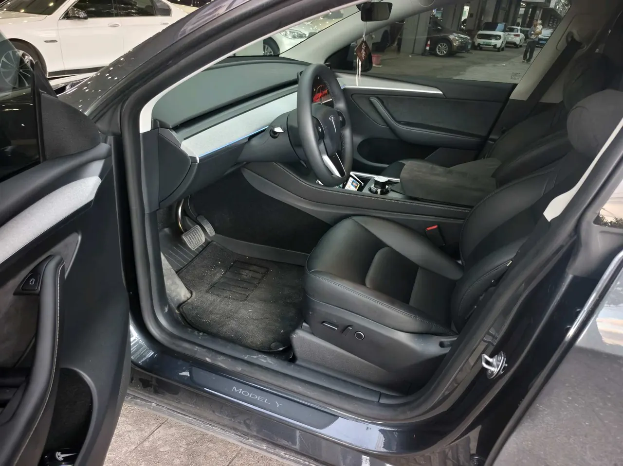 Tesla 2024 Model Y rear-wheel drive version automatic transmission 3