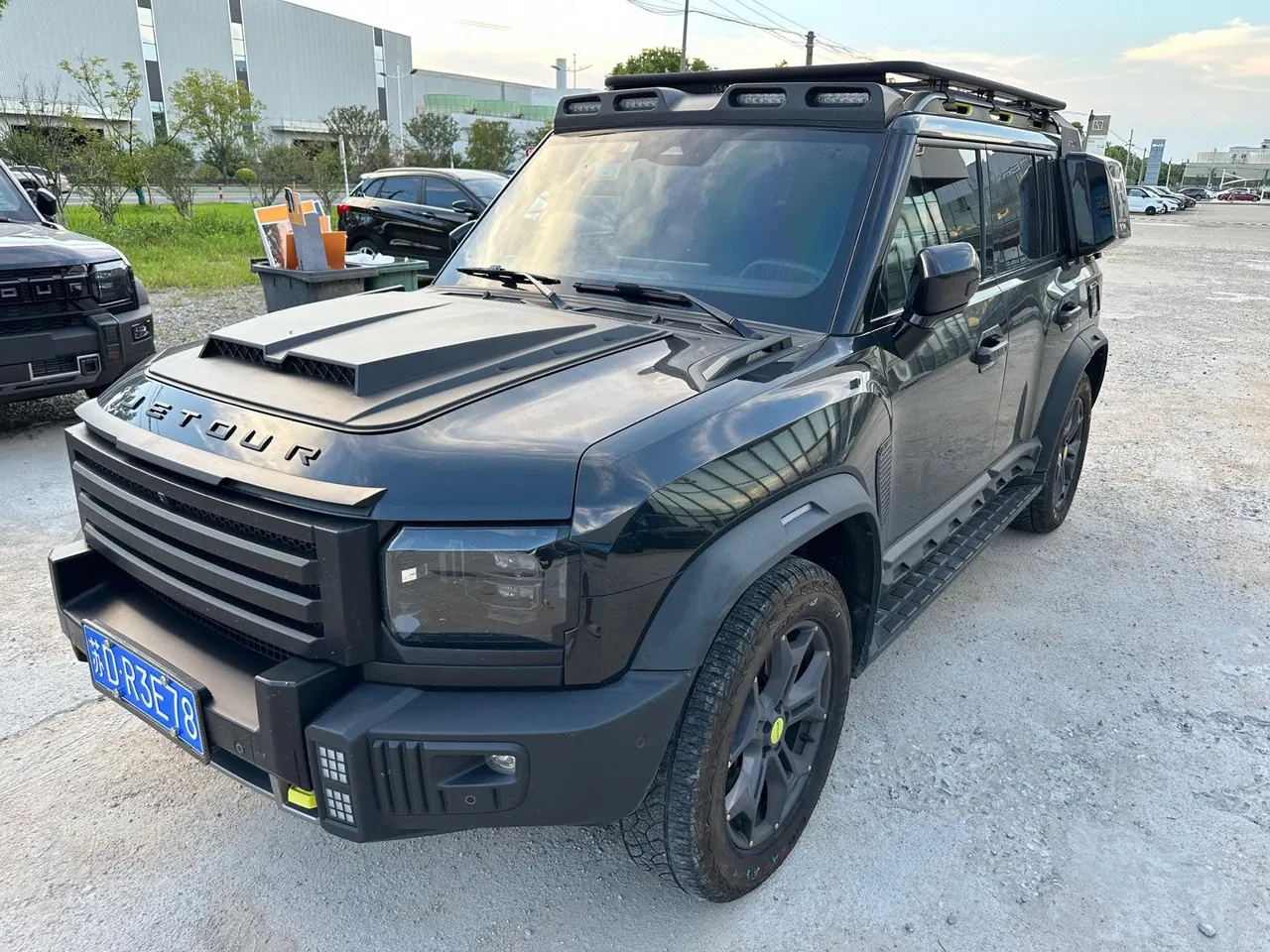 Open image lightbox: Jetour 2024 Traveler 2.0T Four-Wheel-Drive Cross-Country PRO Entertainment Version Automatic Transmission