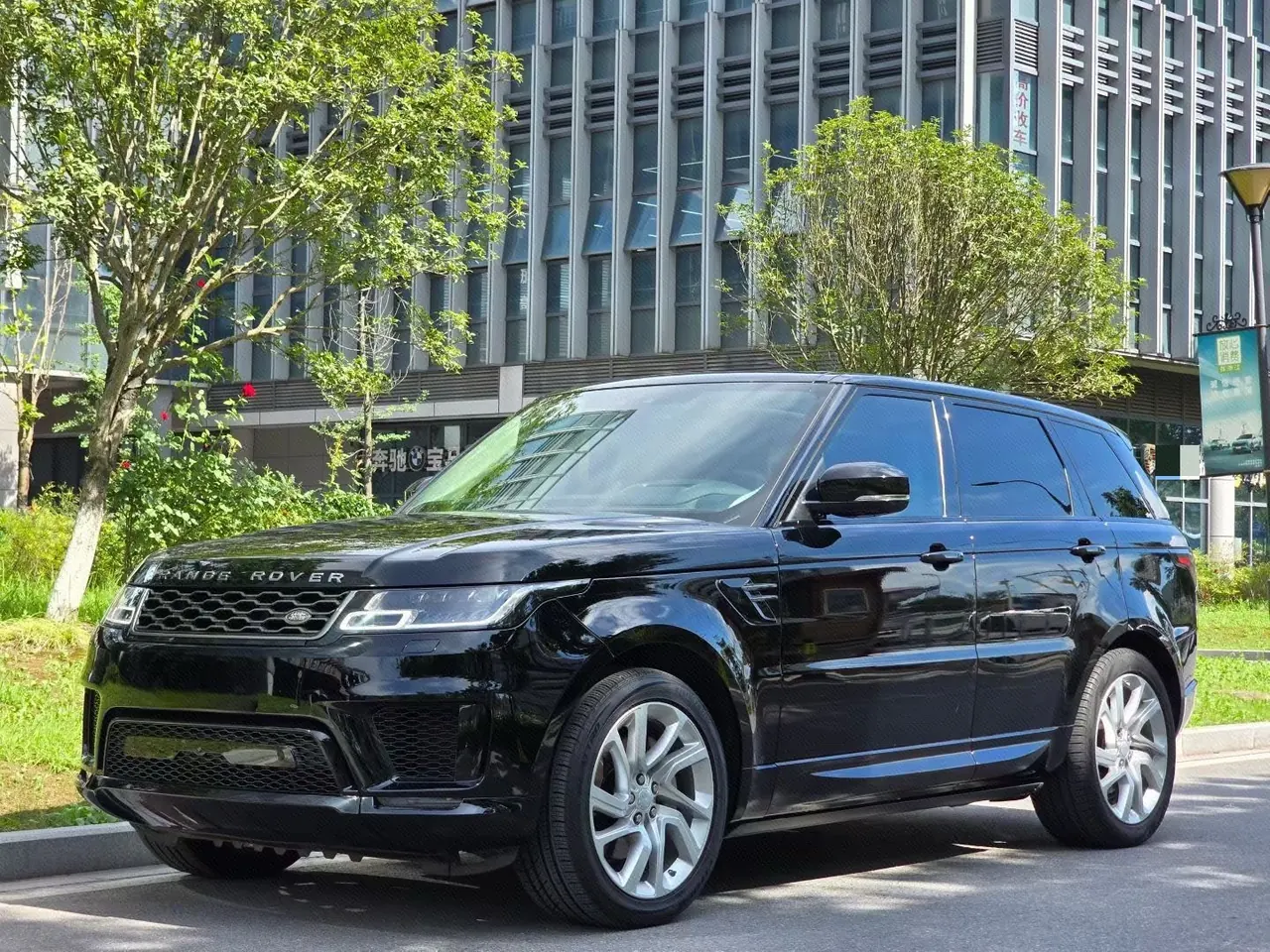 Open image lightbox: Land Rover Range Rover Sport (Imported) 2020 Range Rover Sport 48V 3.0T L6 HSE Dynamic Automatic
