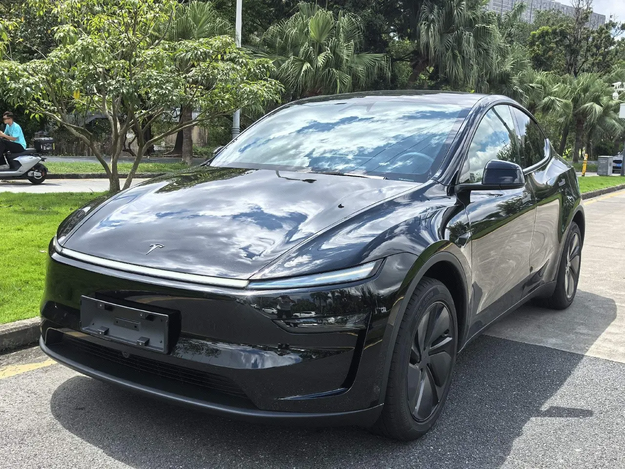 Open image lightbox: Tesla 2026 Model Y long endurance rear wheel drive version (modified) automatic gear