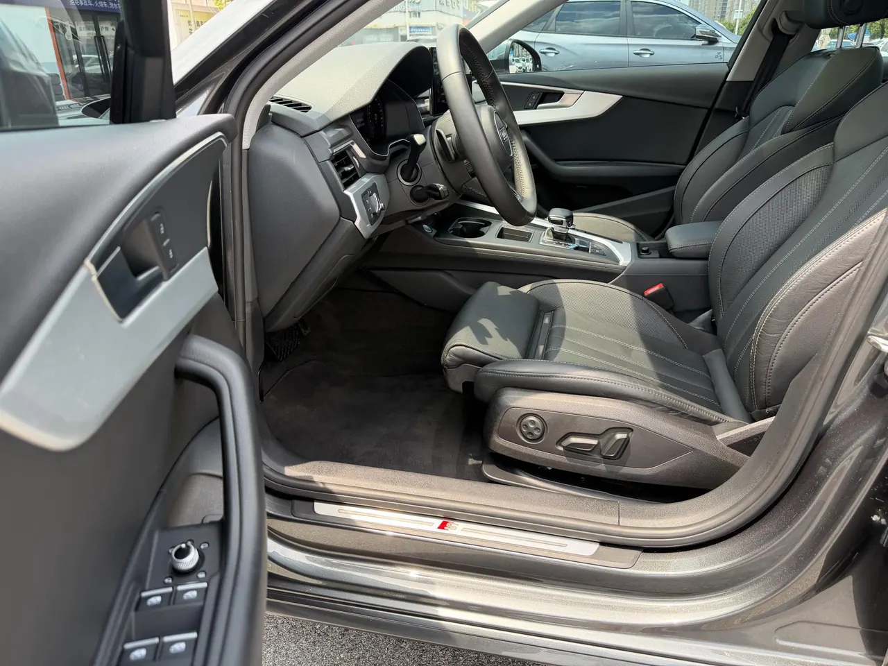 Audi 2020 A4L 2.0TFSI 40TFSI Deluxe Dynamic Automatic 9