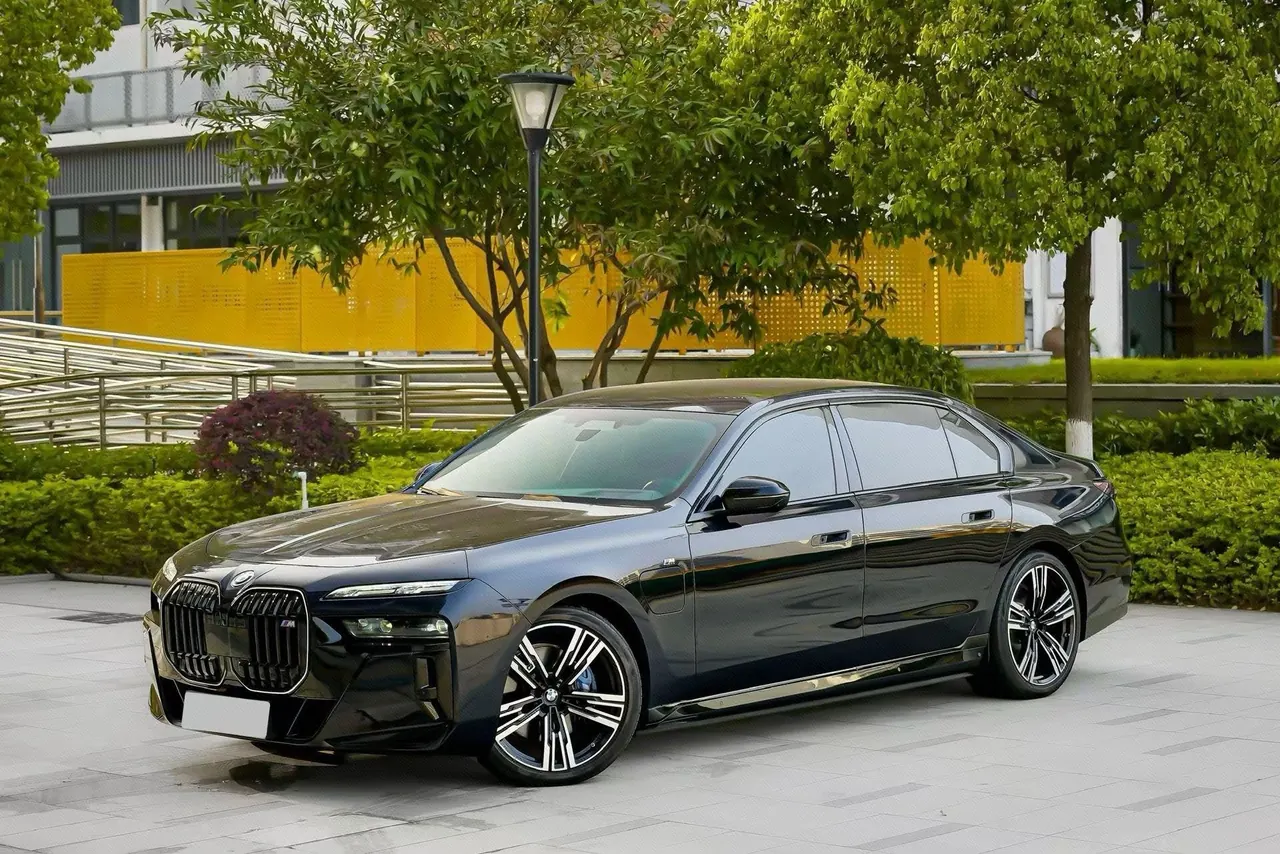 BMW i7 (Imported) 2023 i7 eDrive50L Enjoy M Sports Suit Automatic Gear - View 1
