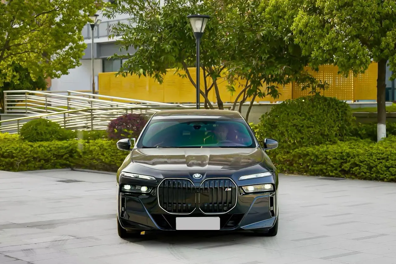 BMW i7 (Imported) 2023 i7 eDrive50L Enjoy M Sports Suit Automatic Gear 2