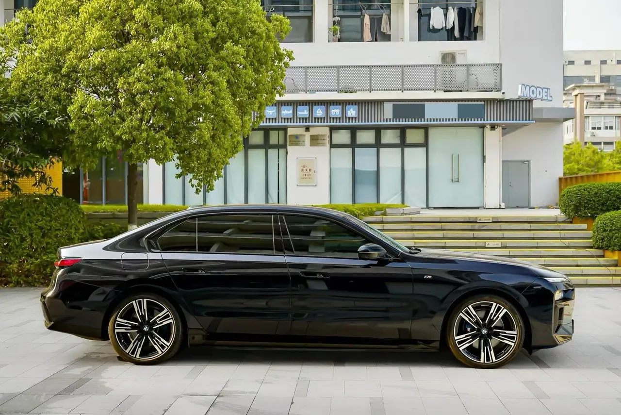 BMW i7 (Imported) 2023 i7 eDrive50L Enjoy M Sports Suit Automatic Gear 3