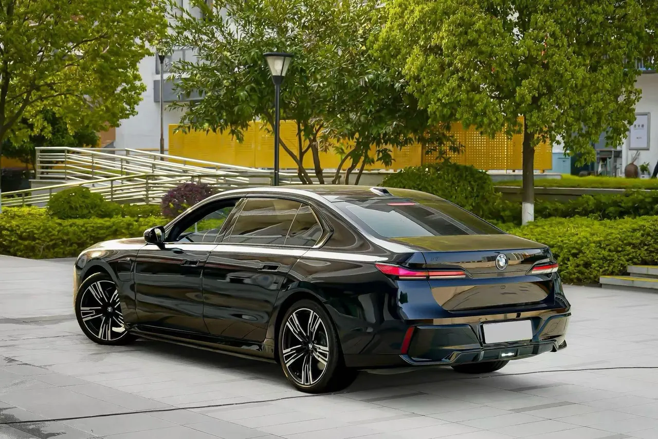 BMW i7 (Imported) 2023 i7 eDrive50L Enjoy M Sports Suit Automatic Gear 5