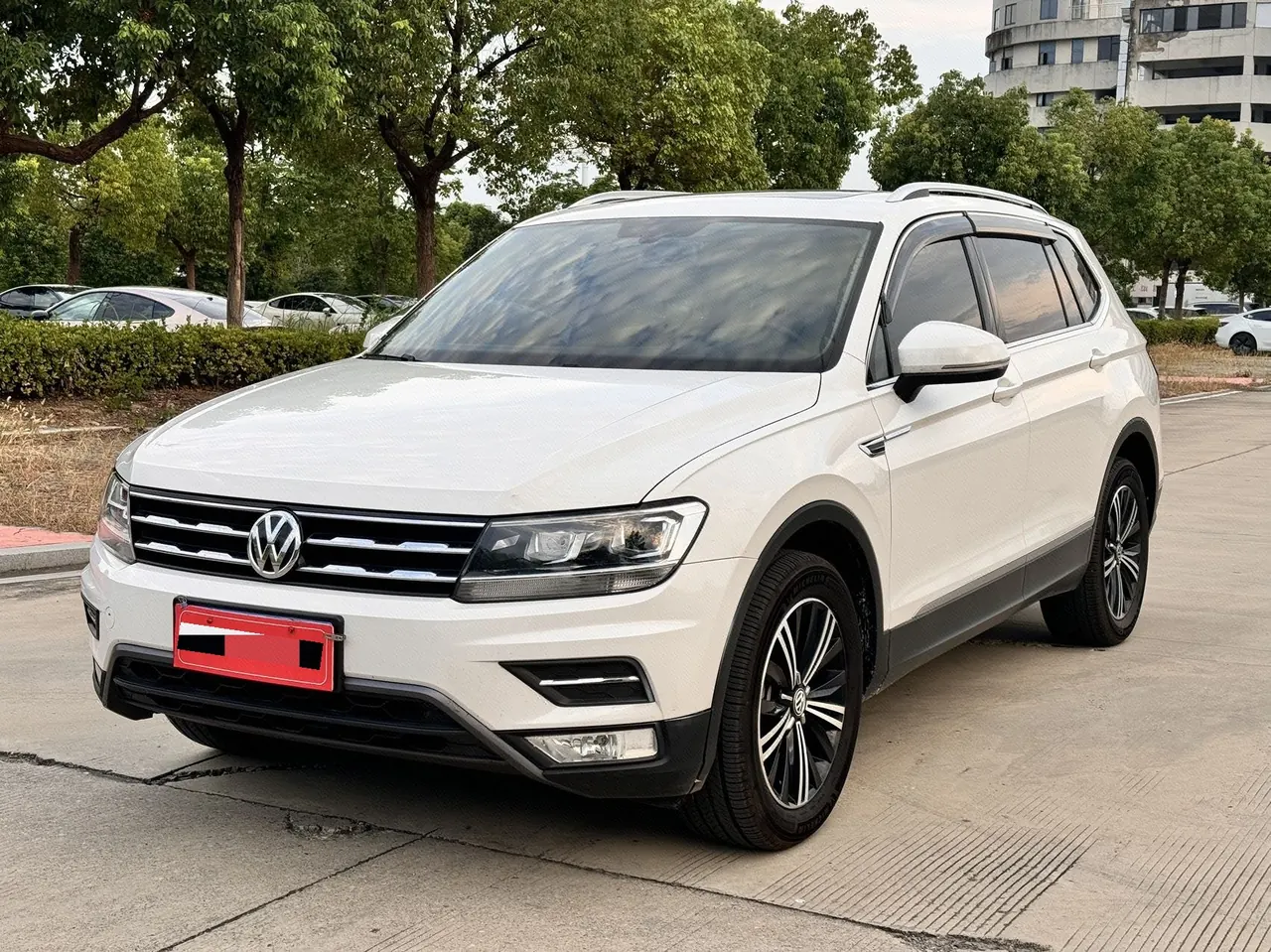打开图片灯箱:Volkswagen 2020 Tiguan L 2.0TSI 330TSI Two-Drive Panoramic Comfort Edition Automatic Gear
