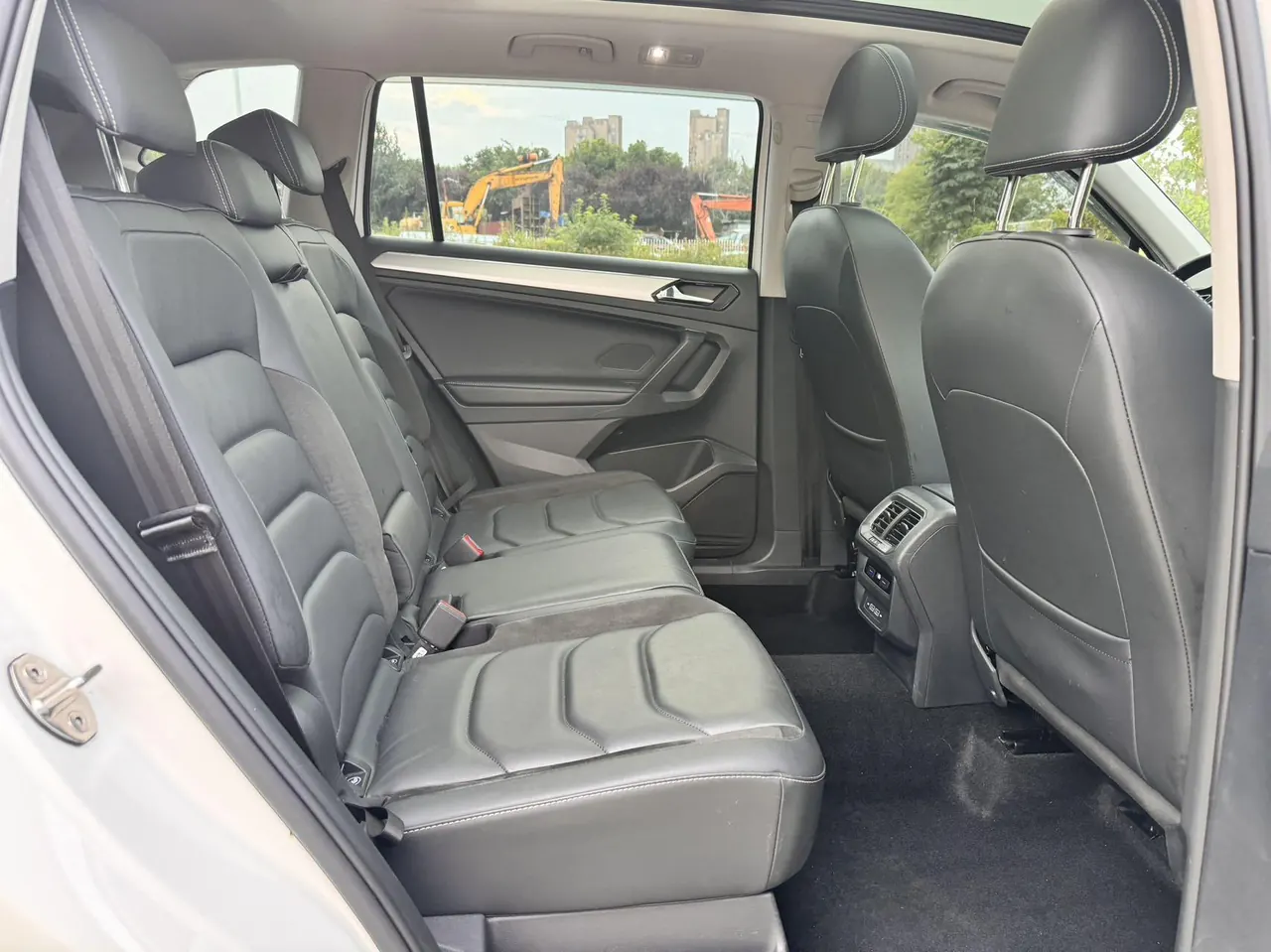 Volkswagen 2020 Tiguan L 2.0TSI 330TSI Two-Drive Panoramic Comfort Edition Automatic Gear 9
