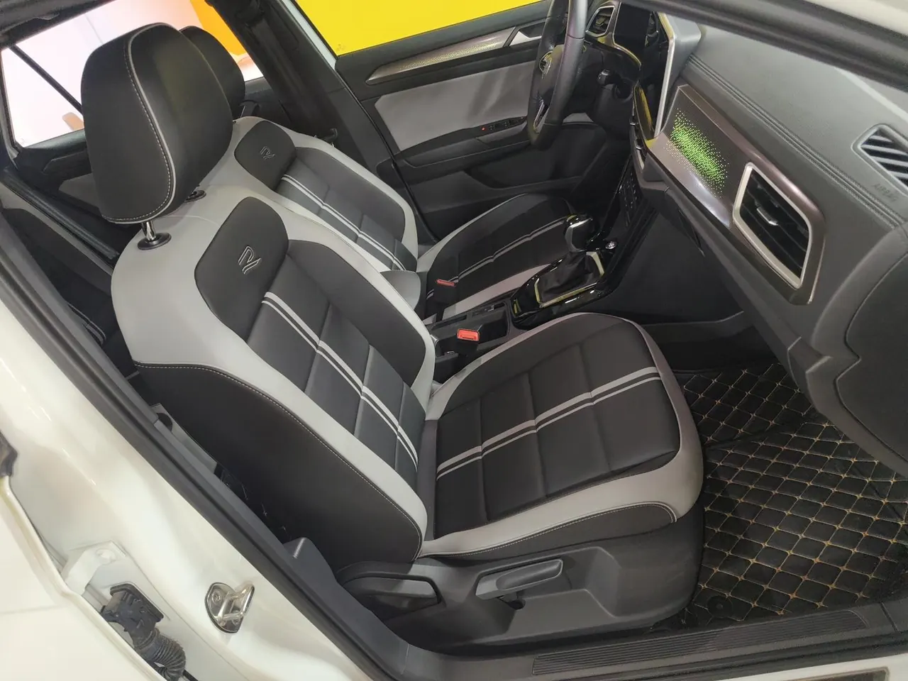 Volkswagen 2025 Tange 1.5TSI 300TSI Two-Drive Chen Guang Edition Automatic Gear 5