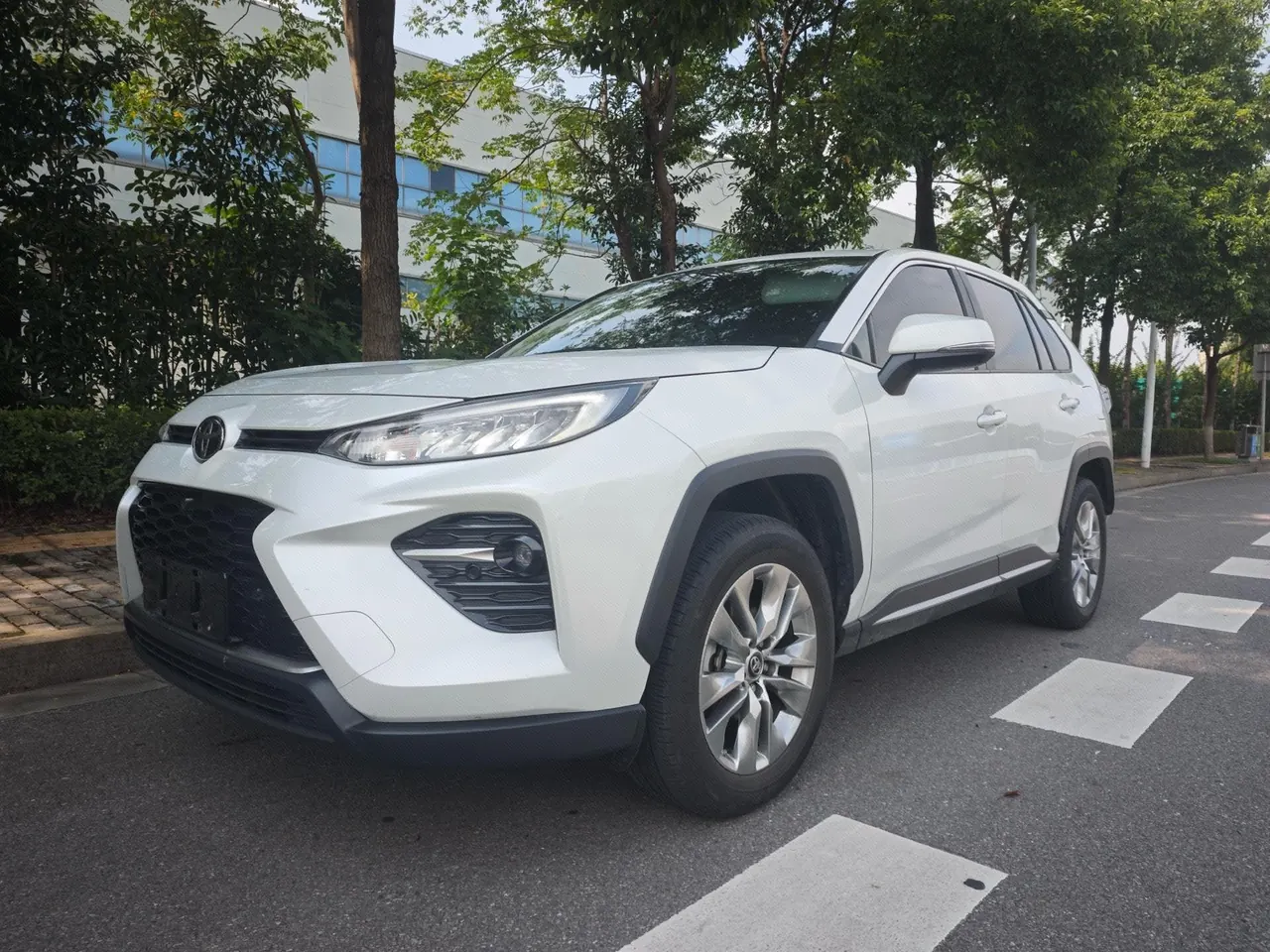 打开图片灯箱:Toyota 2024 Willanda 2.0 Stepless Two-Drive Luxury PLUS Edition Automatic Gear