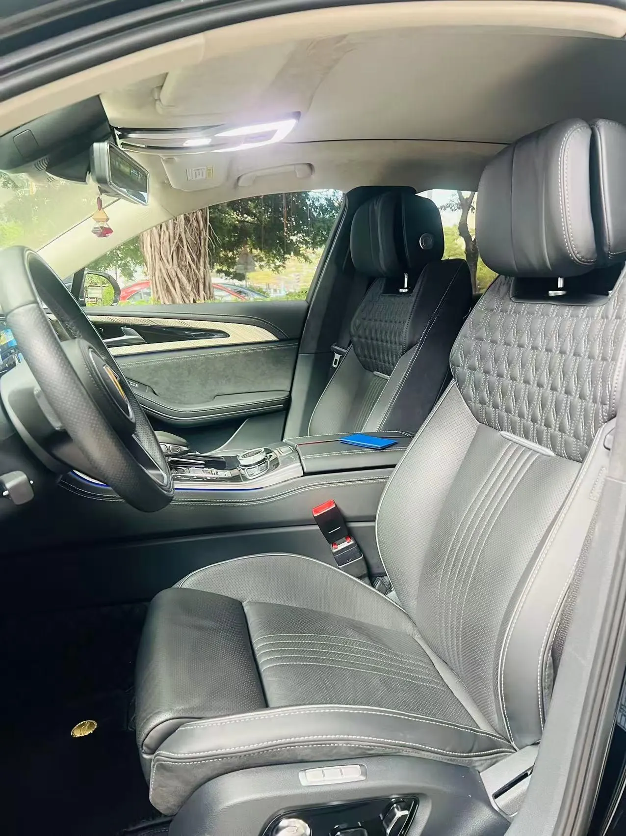 HongQi 2020 H9 3.0T Zhilian Flag Collar Four-seat Automatic Gear 3