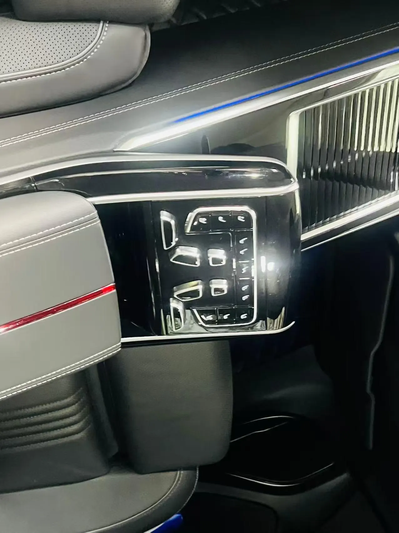 HongQi 2020 H9 3.0T Zhilian Flag Collar Four-seat Automatic Gear 7