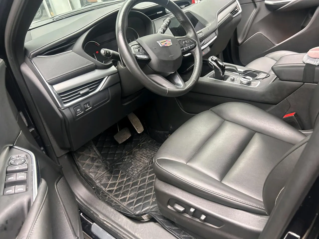 Cadillac 2020 XT4 2.0T 28T Two-Drive Leading Automatic Gear 2