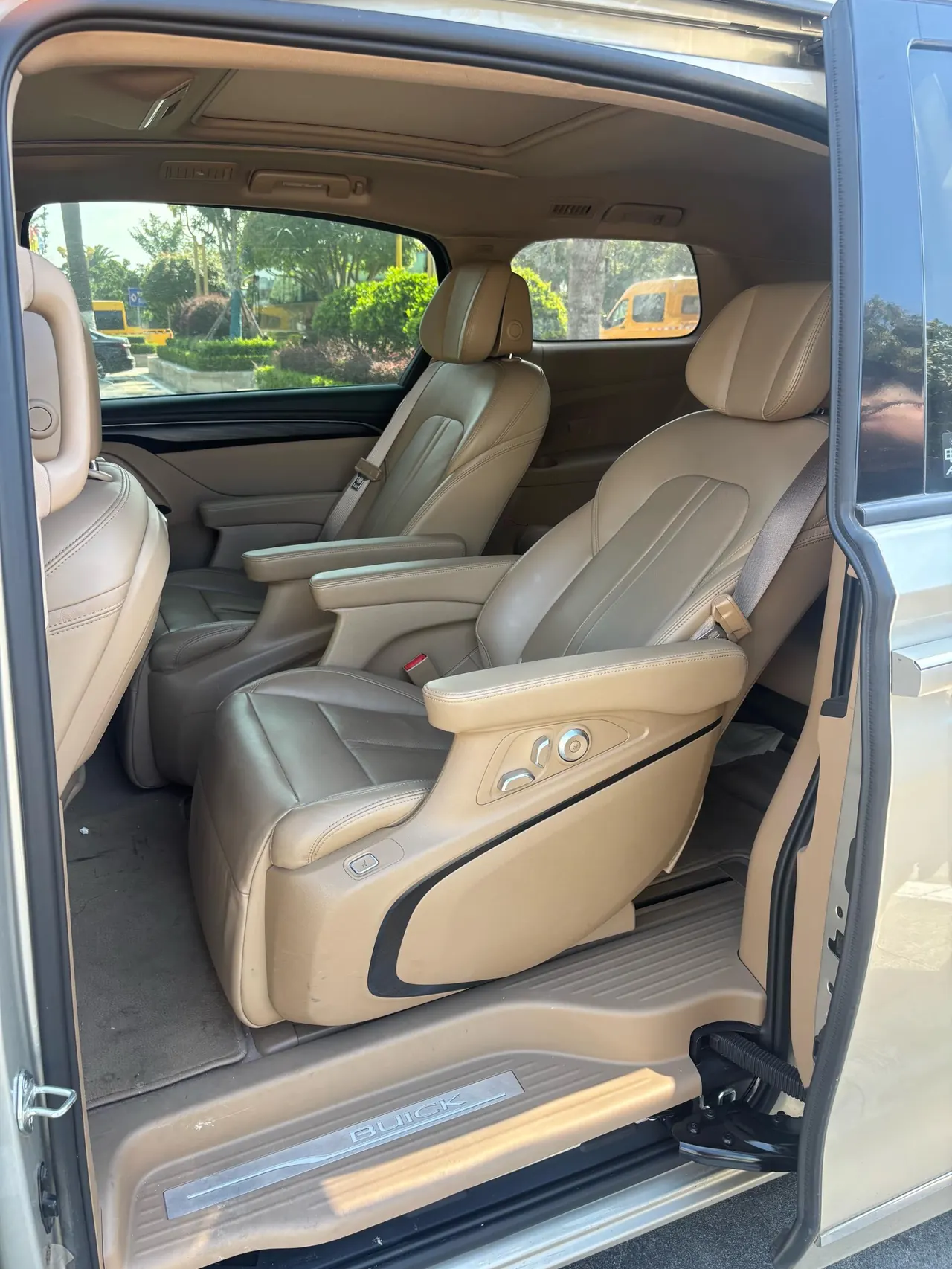 Buick 2020 GL8 ES Lu Zun 2.0T 653T Flagship Automatic Gear 4
