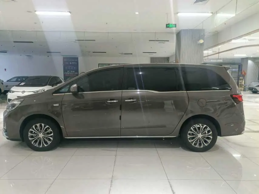 Buick 2023 GL8 Land Business Class 48V 2.0T 652T Luxury Automatic Gear 2