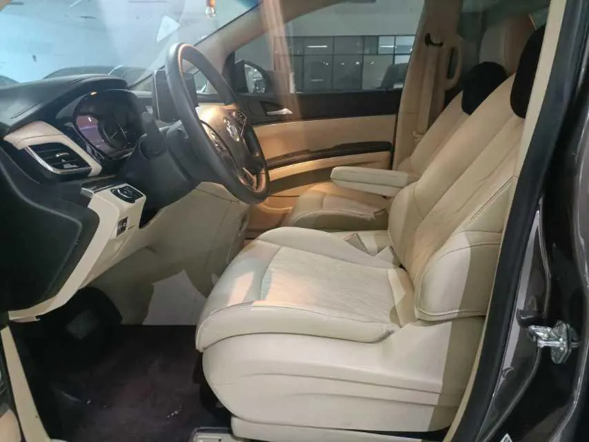 Buick 2023 GL8 Land Business Class 48V 2.0T 652T Luxury Automatic Gear 4
