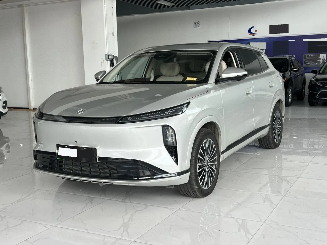 Aeolus 2025 L8 1.5T 185KM Dream Edition Automatic Gear - View 1
