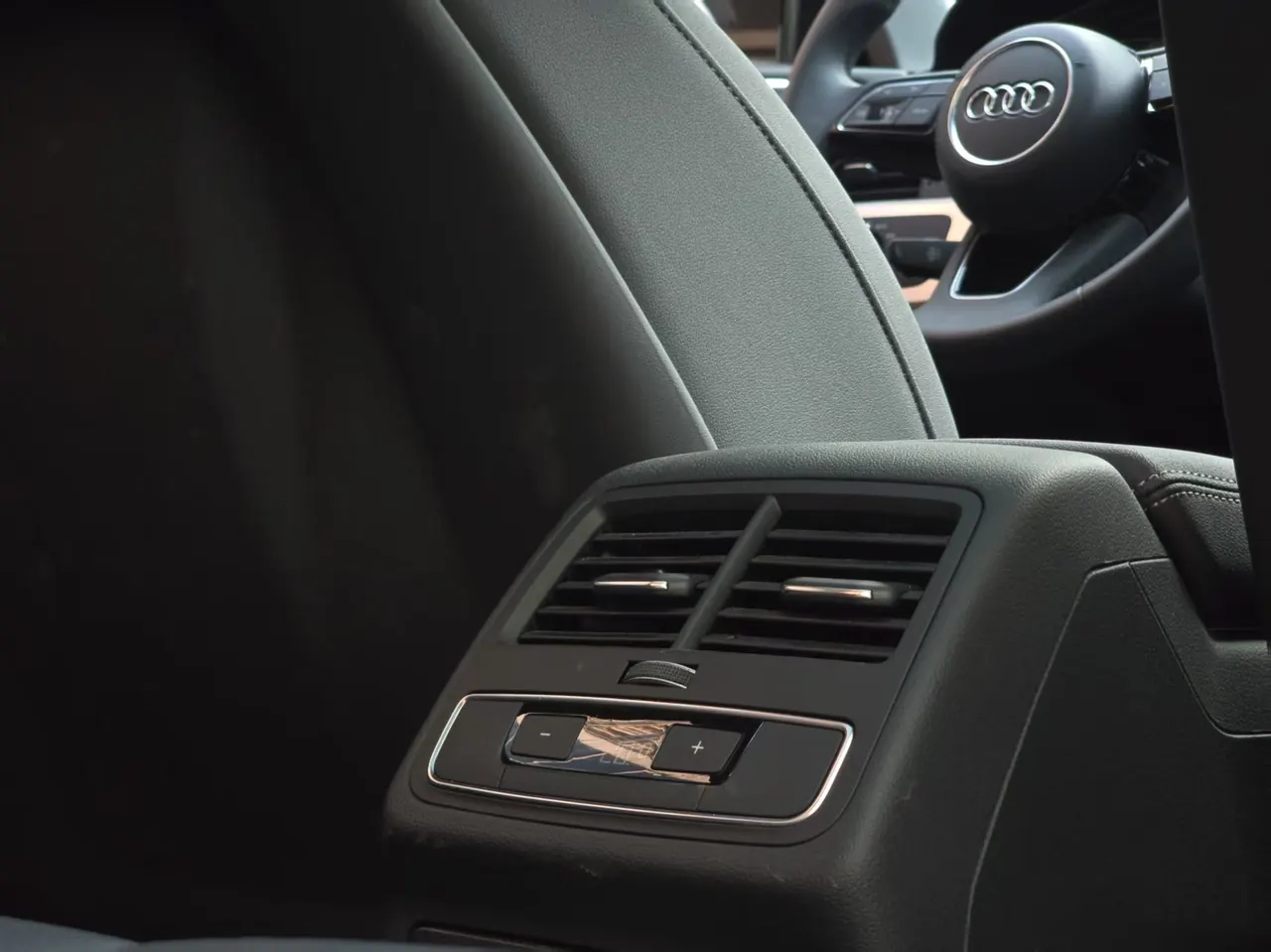 Audi 2024 A4L 2.0TFSI 40TFSI Fashion Dynamic Automatic 10