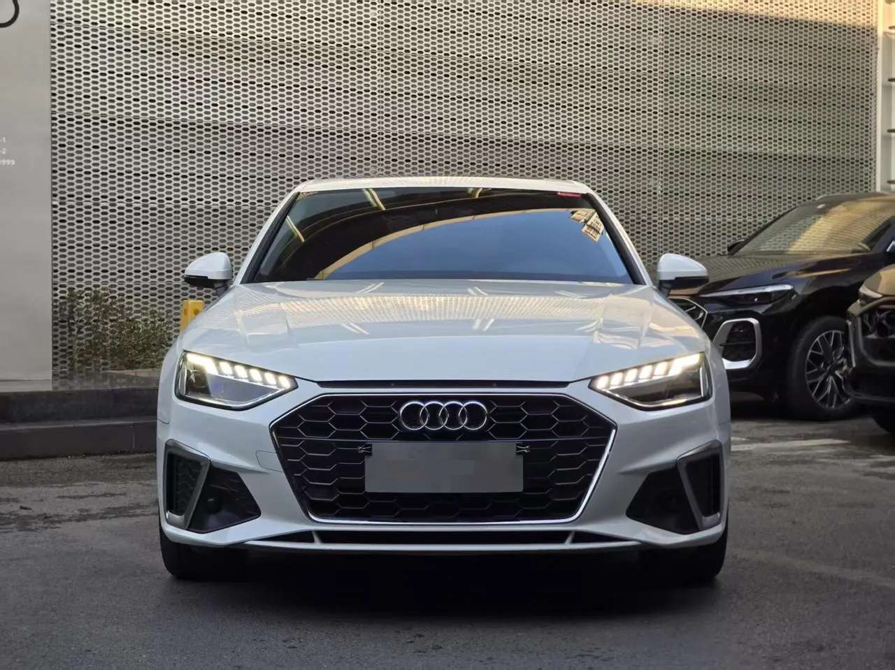 Audi 2024 A4L 2.0TFSI 40TFSI Fashion Dynamic Automatic 2