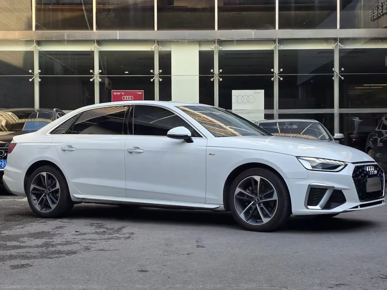 Audi 2024 A4L 2.0TFSI 40TFSI Fashion Dynamic Automatic 3