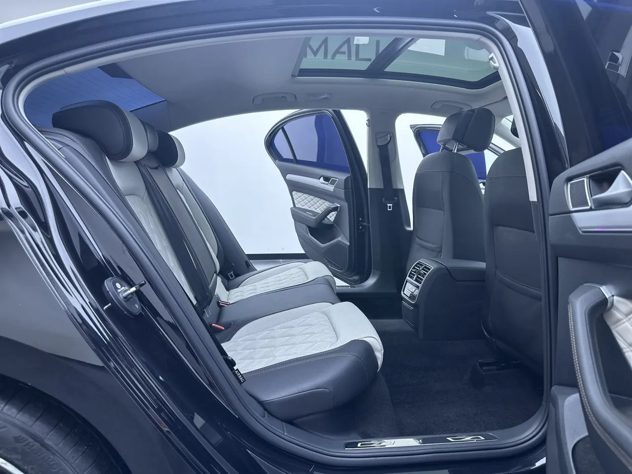 Volkswagen 2023 Magotan 2.0TSI 330TSI 2 million Commemorative Luxury Automatic Gear 18