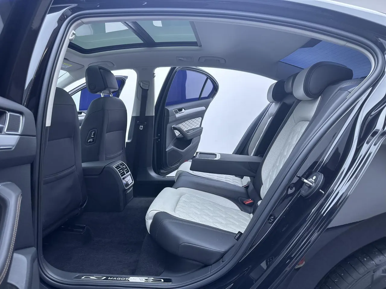 Volkswagen 2023 Magotan 2.0TSI 330TSI 2 million Commemorative Luxury Automatic Gear 19