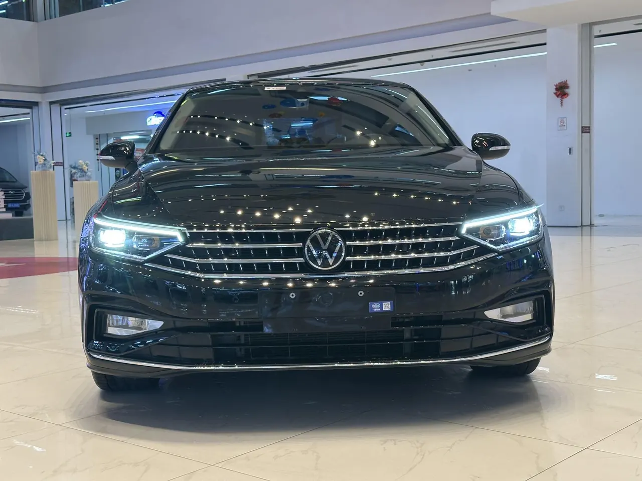 Volkswagen 2023 Magotan 2.0TSI 330TSI 2 million Commemorative Luxury Automatic Gear 2
