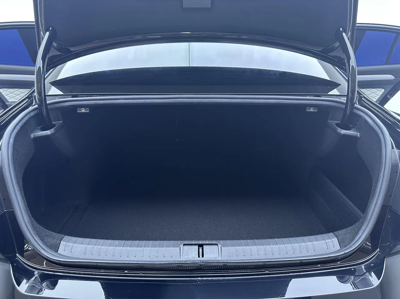 Volkswagen 2023 Magotan 2.0TSI 330TSI 2 million Commemorative Luxury Automatic Gear 21