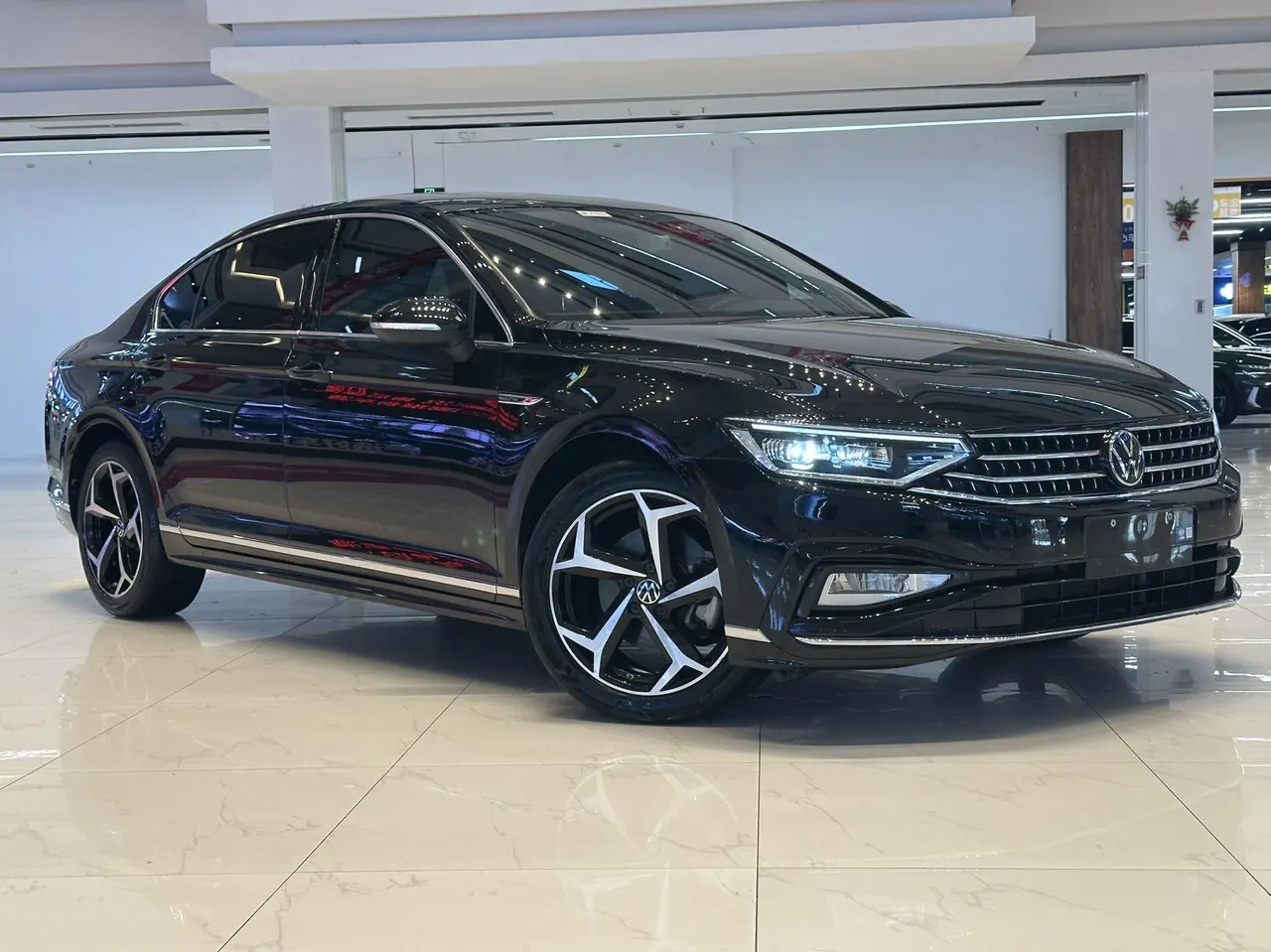 Volkswagen 2023 Magotan 2.0TSI 330TSI 2 million Commemorative Luxury Automatic Gear 3