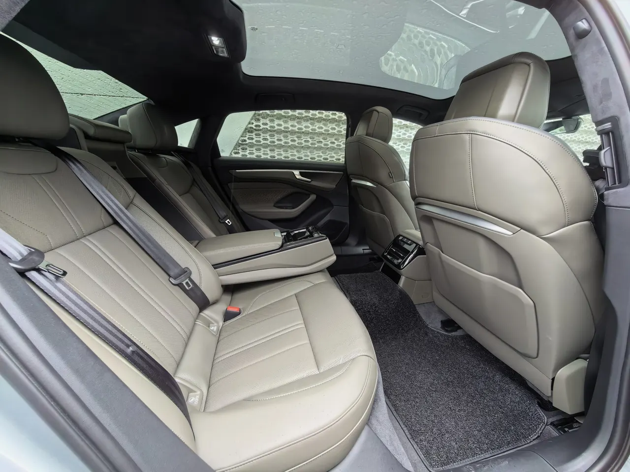 Audi 2026 A6L 2.0T Quattro Enjoy Dynamic Automatic 6