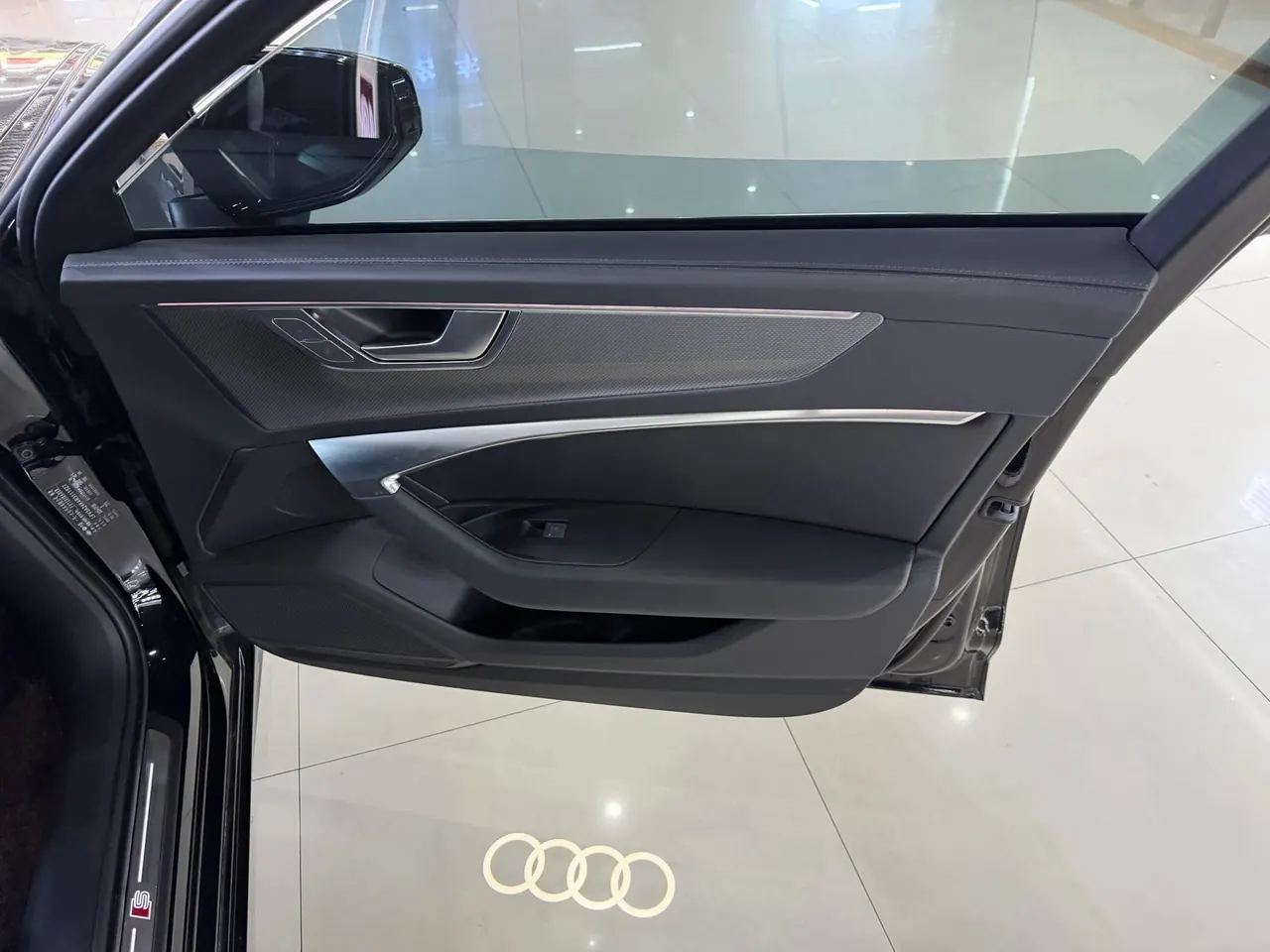 Audi 2024 A6L 2.0TFSI 45TFSI Selected Dynamic Automatic 3