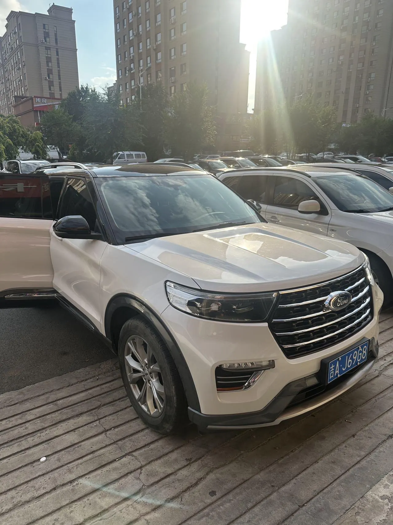 Ford 2020 Explorer 2.3T EcoBoost 285 Four-wheel Drive Fashion Edition 7-seat Automatic Gear 3