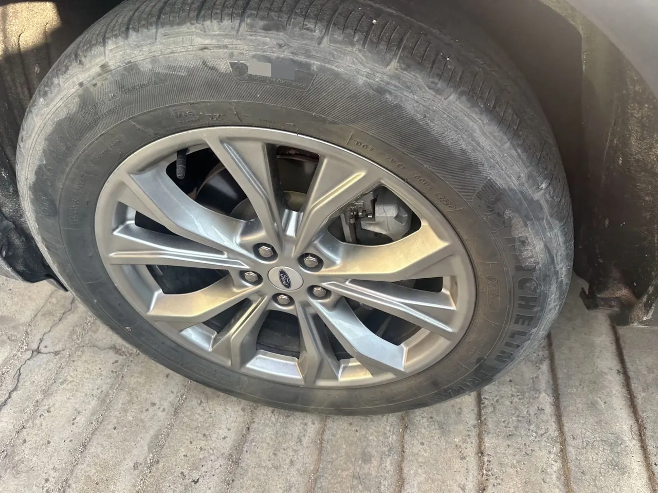 Ford 2020 Explorer 2.3T EcoBoost 285 Four-wheel Drive Fashion Edition 7-seat Automatic Gear 9