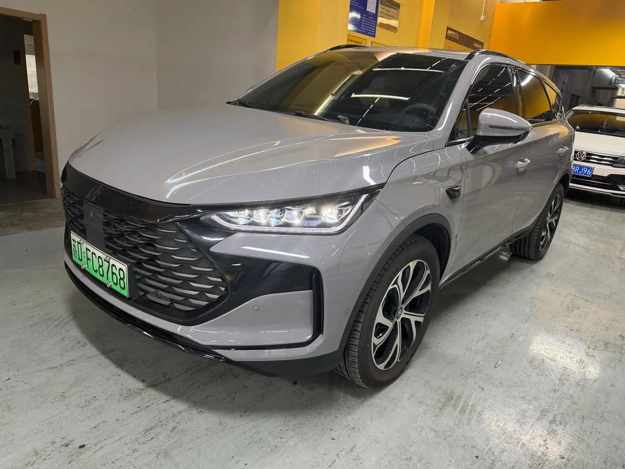Open image lightbox: BYD Tang New Energy 2025 Tang DM-i 1.5T Stepless 115KM Honorable Automatic Gear