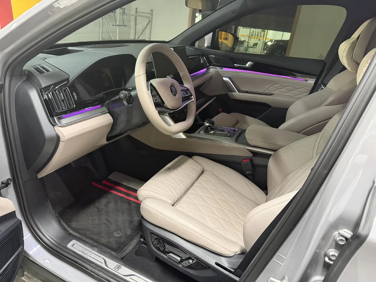 BYD Tang New Energy 2025 Tang DM-i 1.5T Stepless 115KM Honorable Automatic Gear 2