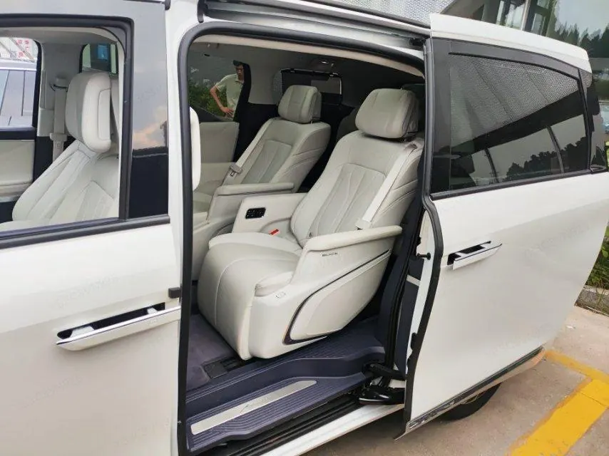 Buick 2026 GL8 ES Lu Zun 48V 2.0T Luxury Edition Automatic Gear 4