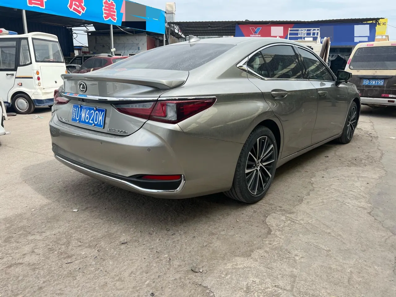 Lexus ES (Imported) 2022 ES300h 2.5 Stepless Premium Edition Automatic Gear 9