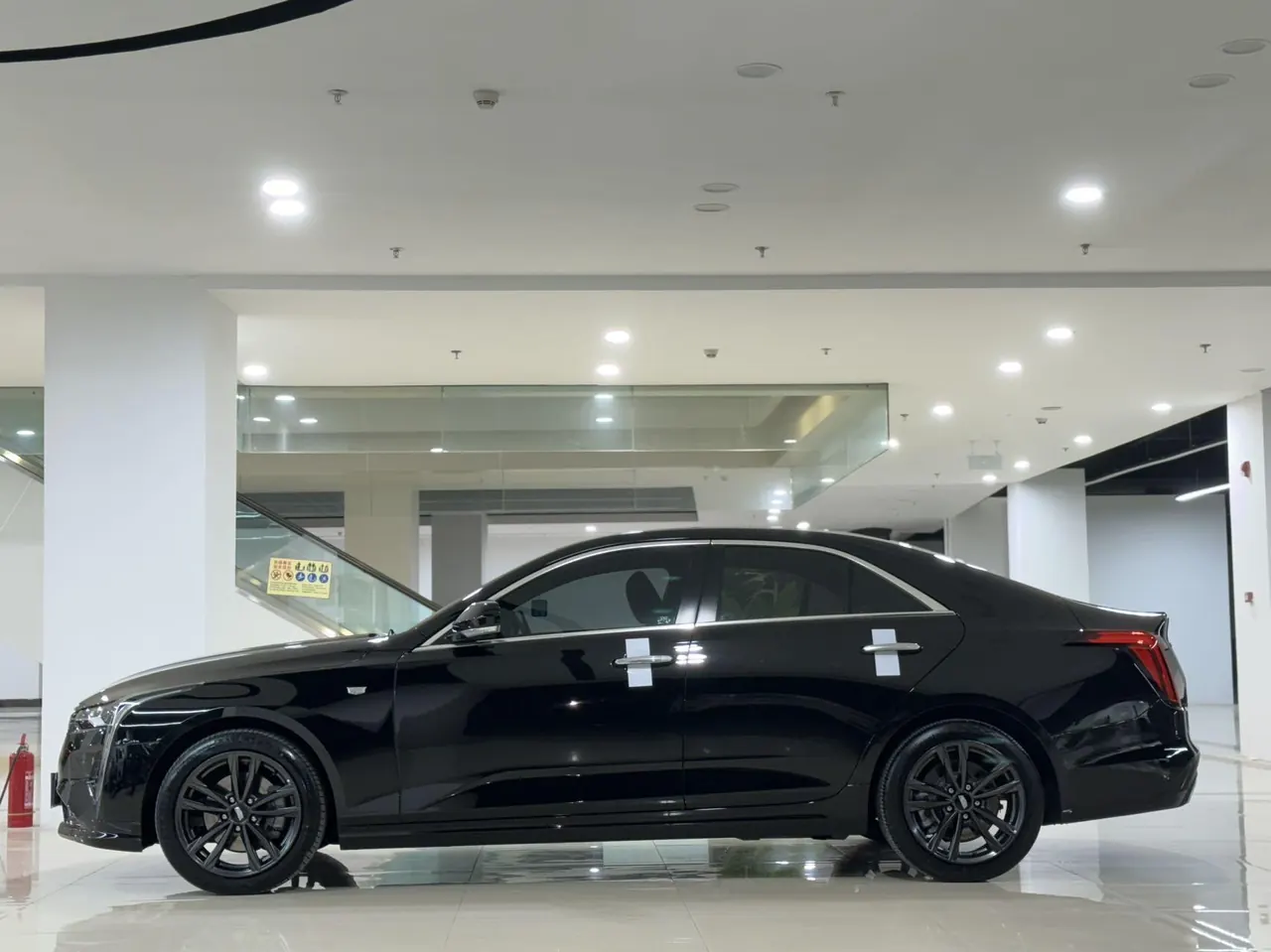 Cadillac 2023 CT4 2.0T 28T luxury automatic gear 3