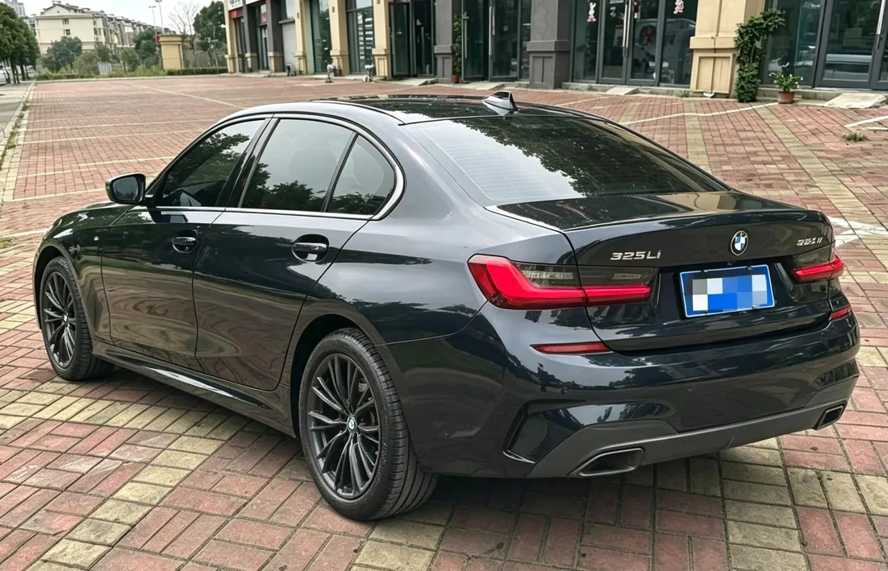 BMW 3 Series 2022 325Li 2.0T M Sports Obsidian Night Kit (Changed) Automatic Gear 2