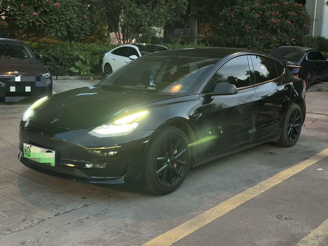 Open image lightbox: Tesla 2022 Model 3 rear-wheel drive version of automatic transmission
