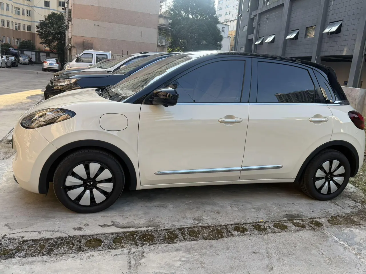 WuLing 2025 Plantronics 410km LingBox Exclusive Automatic Transmission 3