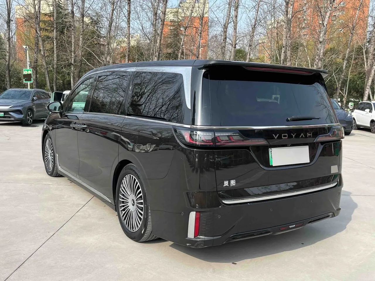 Voyah 2025 dreamers PHEV 1.5T four-wheel drive distinguished Kunpeng version automatic gear 4