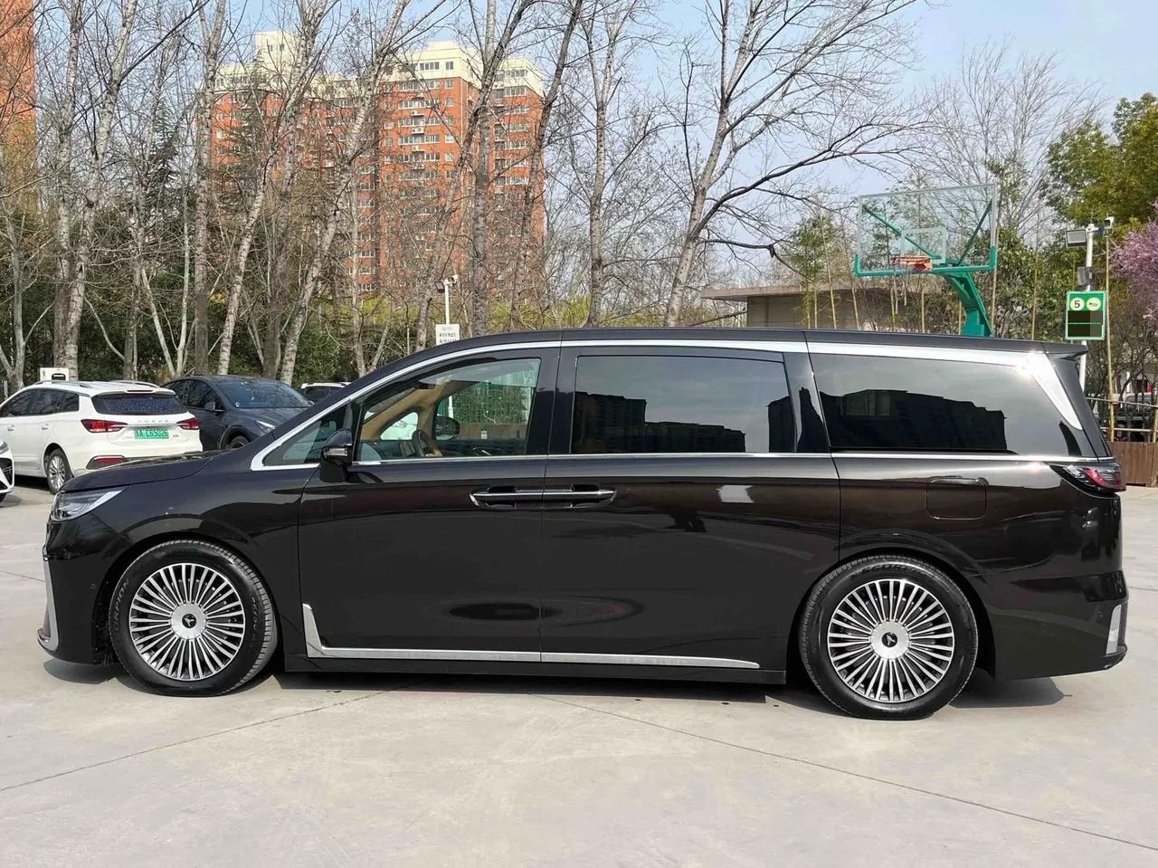 Voyah 2025 dreamers PHEV 1.5T four-wheel drive distinguished Kunpeng version automatic gear 5