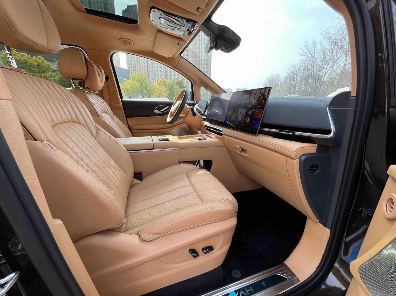 Voyah 2025 dreamers PHEV 1.5T four-wheel drive distinguished Kunpeng version automatic gear 9