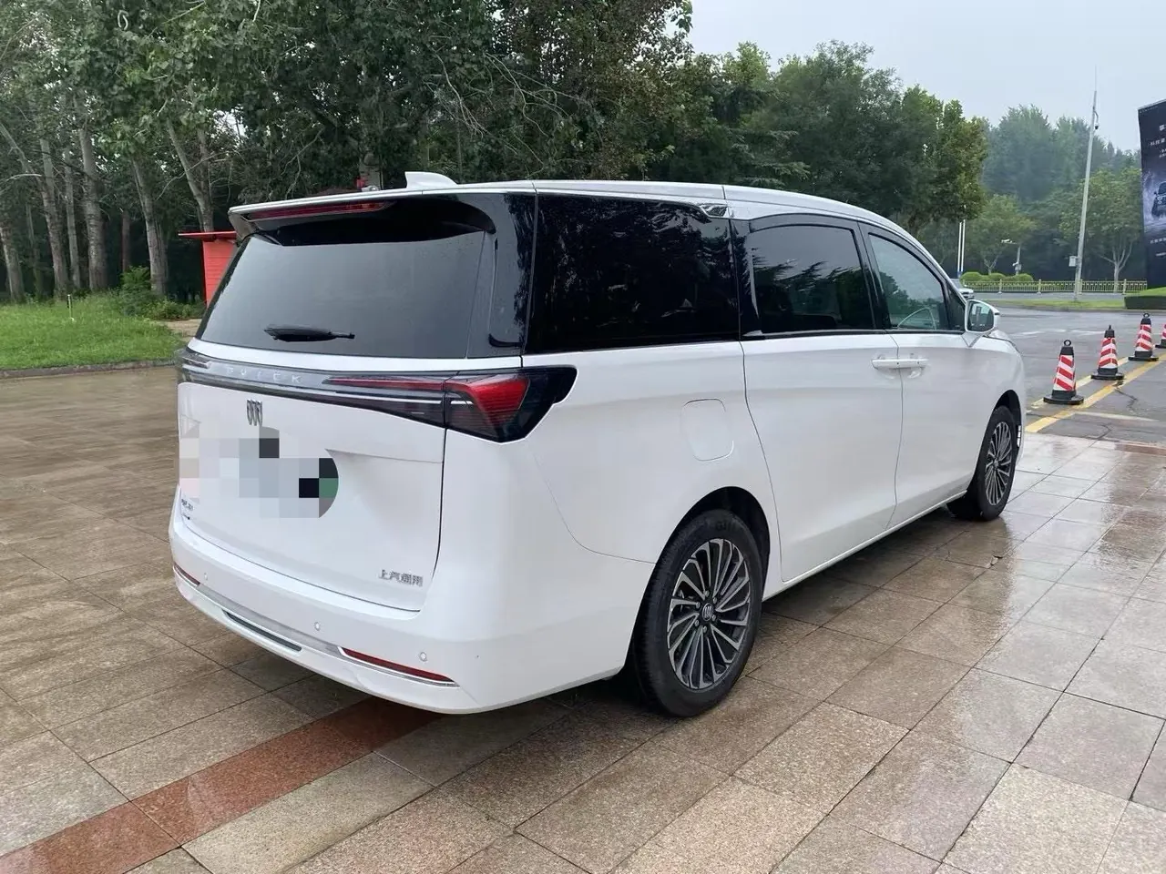 Buick 2025 GL8 Lu Shang 1.5T Premium Edition 7-seat Automatic Gear 4