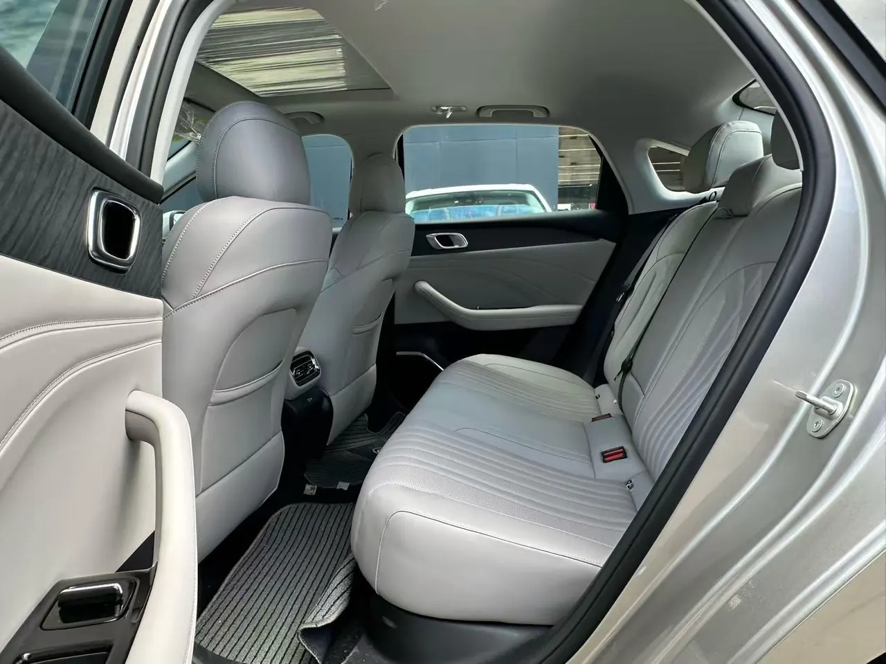 Geely Galaxy 2025 xingyao 6 EM-i 1.5 125km exploration version automatic gear 4