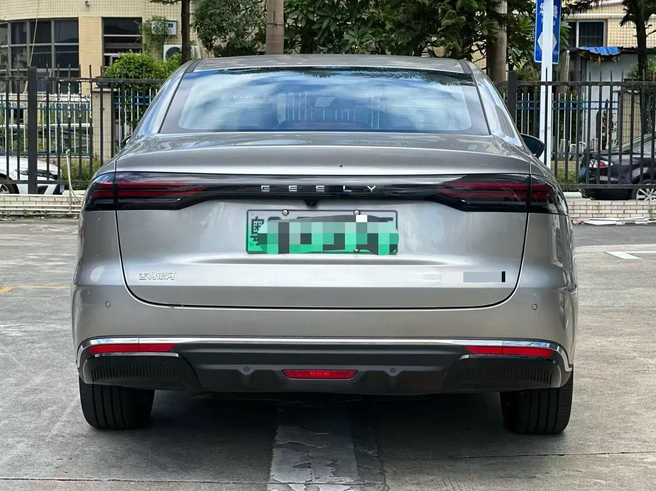 Geely Galaxy 2025 xingyao 6 EM-i 1.5 125km exploration version automatic gear 6