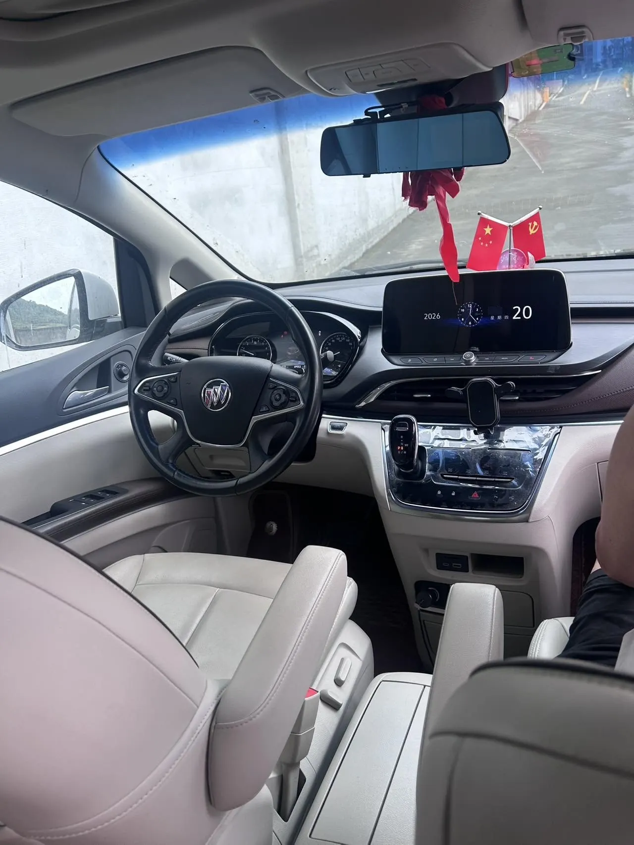 Buick 2021 GL8 Land Business Class 2.0T 652T Premium Automatic Gear 3