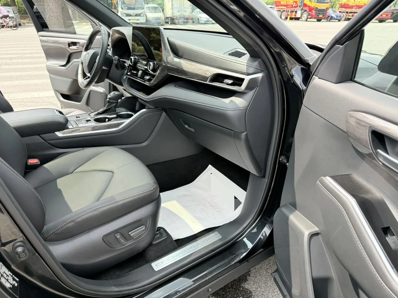 Toyota 2024 Crown Land Release HEV 2.5 Stepless Four-wheel Drive Premium Edition Automatic Gear 11