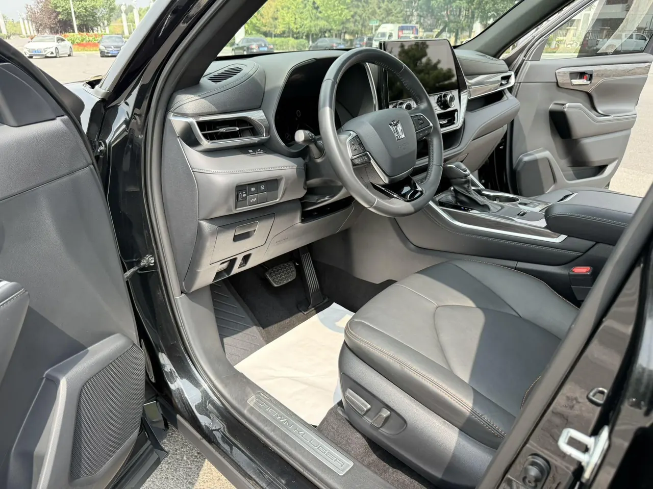 Toyota 2024 Crown Land Release HEV 2.5 Stepless Four-wheel Drive Premium Edition Automatic Gear 12