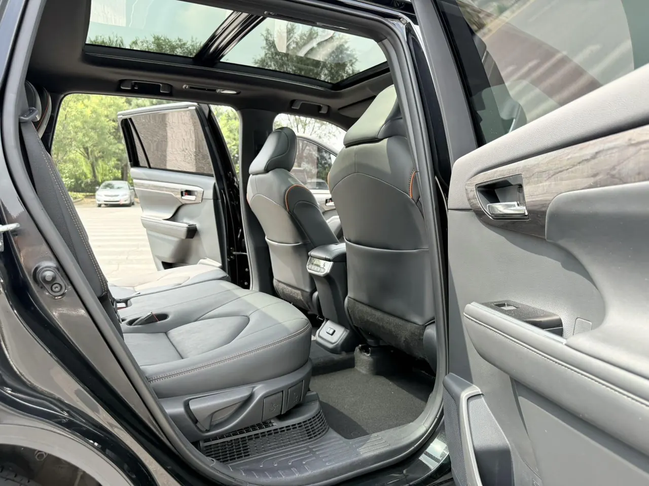 Toyota 2024 Crown Land Release HEV 2.5 Stepless Four-wheel Drive Premium Edition Automatic Gear 13
